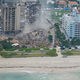 Imagen para el artículo titulado El teléfono fijo de una pareja desaparecida en el derrumbe del edificio de Miami ha realizado 16 llamadas desde entonces